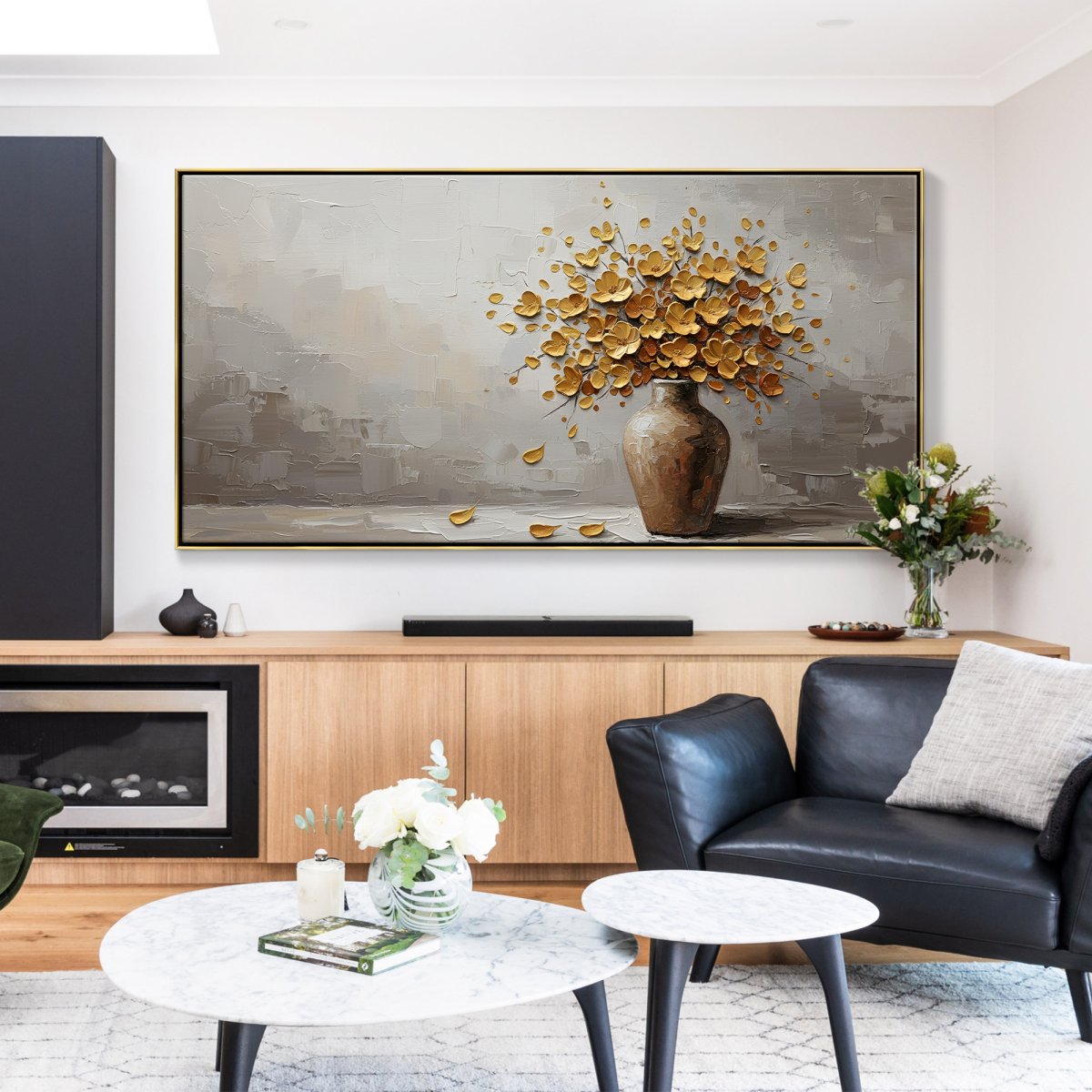 Goldener Blumenstrauß auf Beige